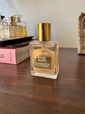 Tom Ford Soleil Blanc Shimmering Body Oil - Gold Bottle